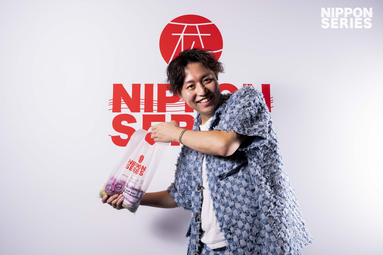Day 2 チップリーダーのマイト選手（1,024,000）